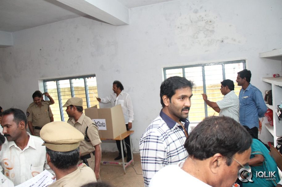 Mohan-Babu-Family-Casts-Vote-2014